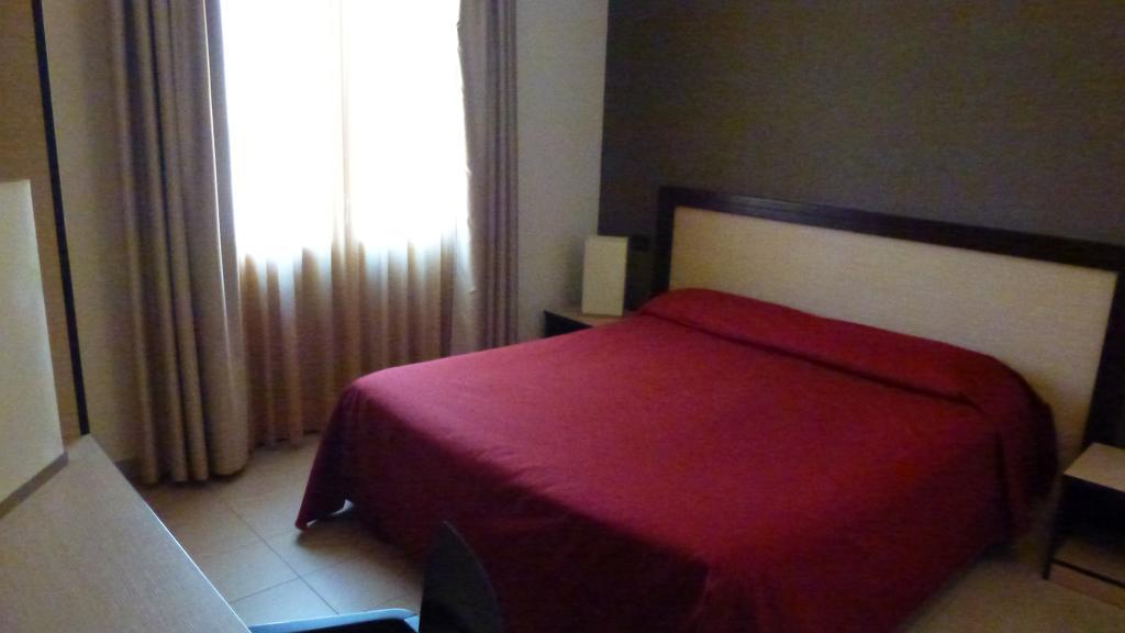 Hotel Il Portico Фавиняна Екстериор снимка