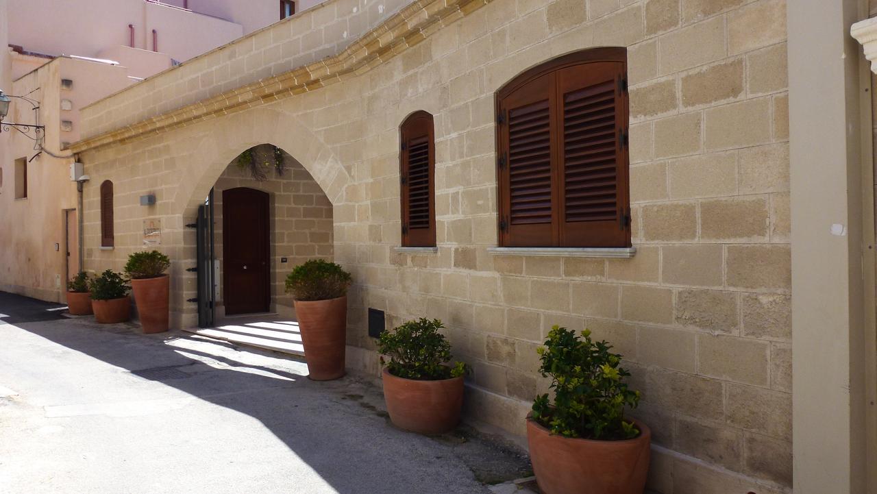 Hotel Il Portico Фавиняна Екстериор снимка