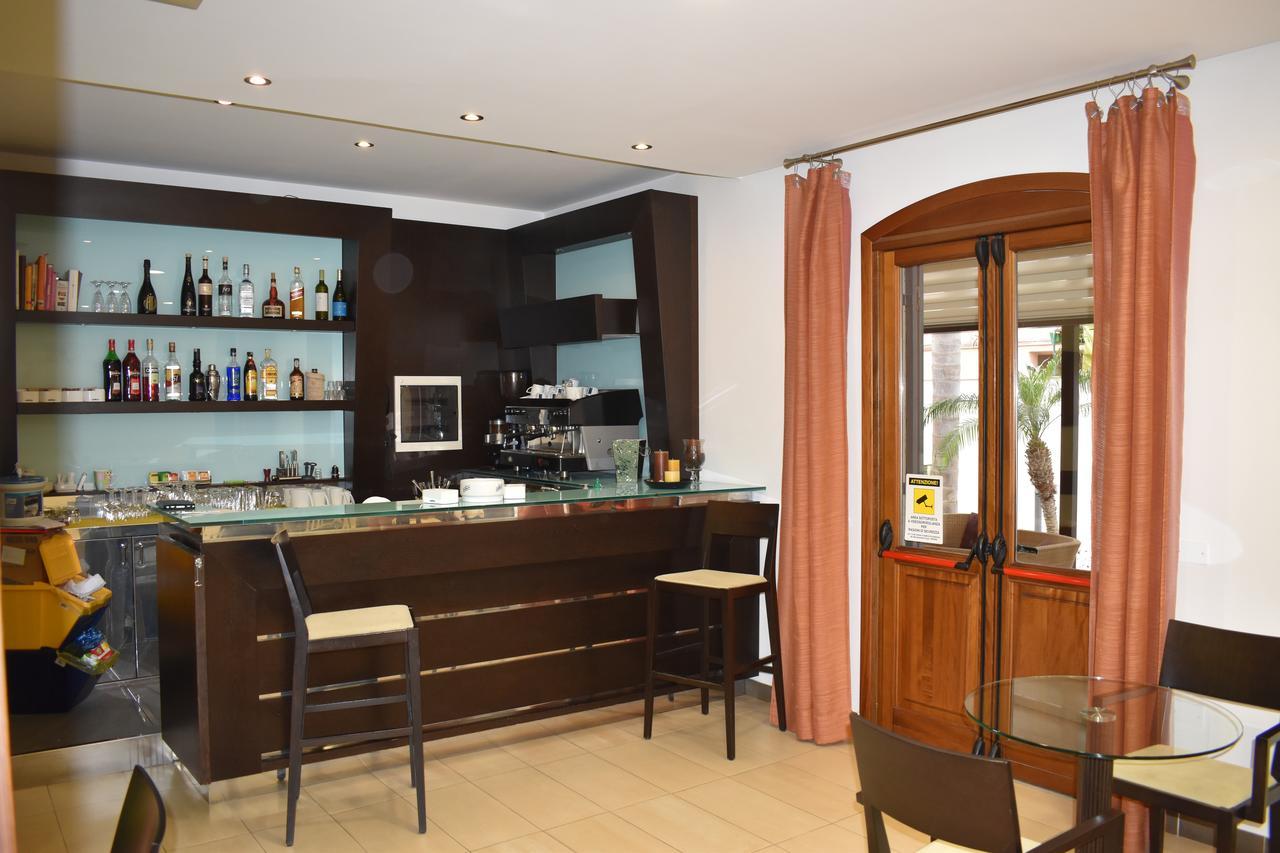 Hotel Il Portico Фавиняна Екстериор снимка