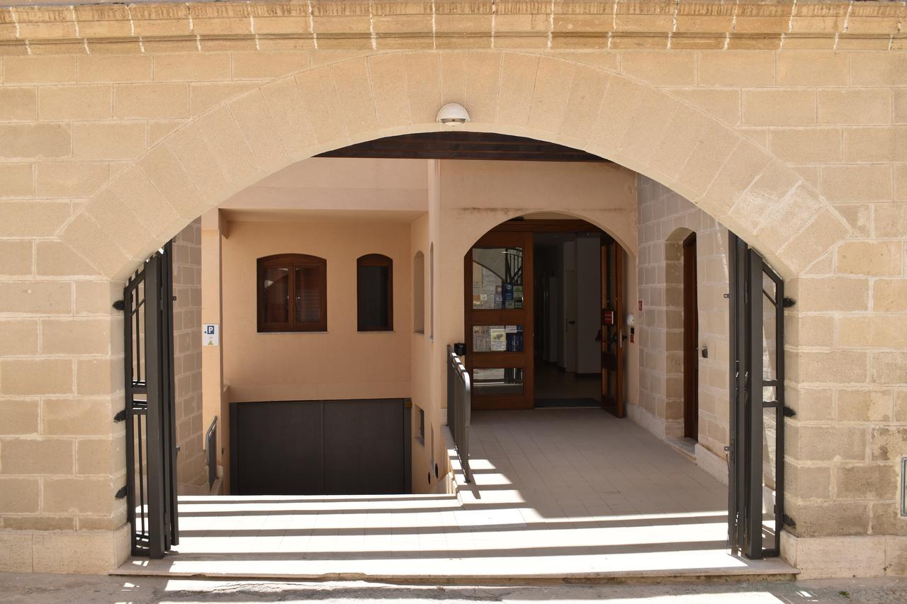 Hotel Il Portico Фавиняна Екстериор снимка