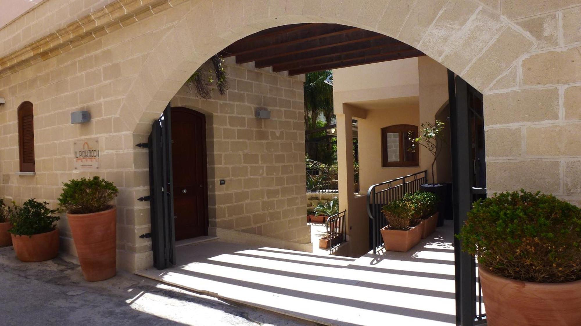 Hotel Il Portico Фавиняна Екстериор снимка
