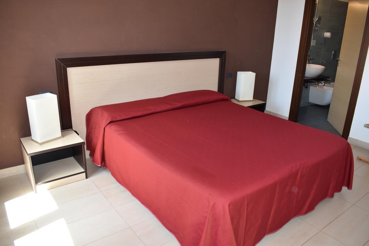 Hotel Il Portico Фавиняна Екстериор снимка