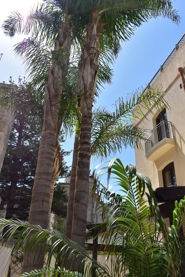 Hotel Il Portico Фавиняна Екстериор снимка