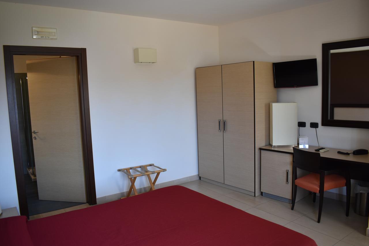 Hotel Il Portico Фавиняна Екстериор снимка