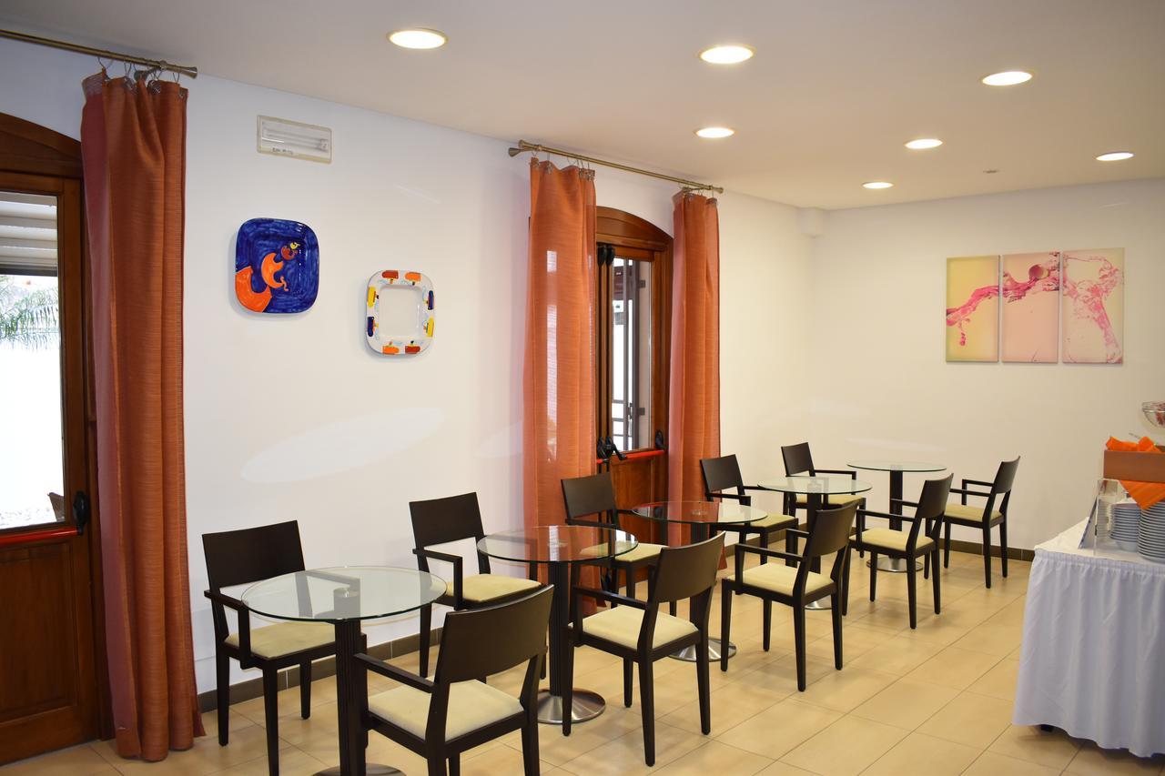 Hotel Il Portico Фавиняна Екстериор снимка