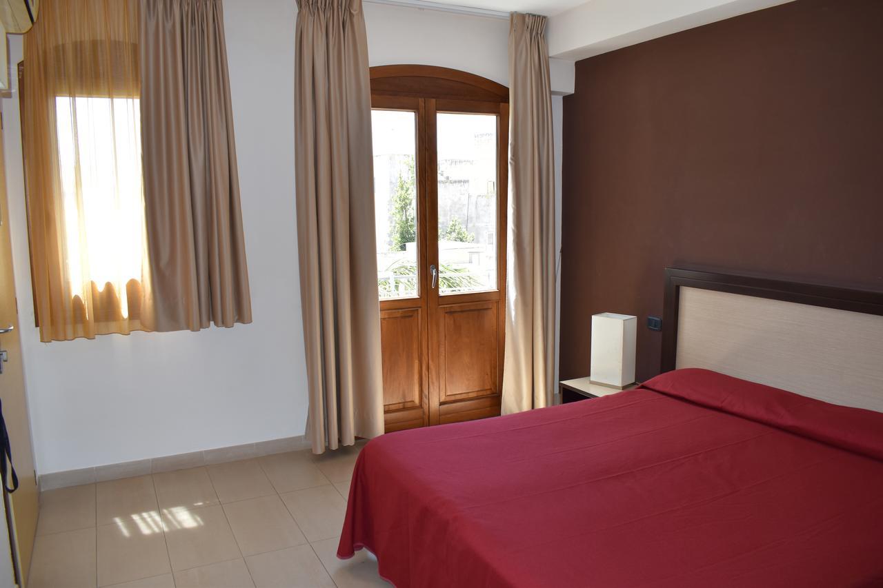 Hotel Il Portico Фавиняна Екстериор снимка