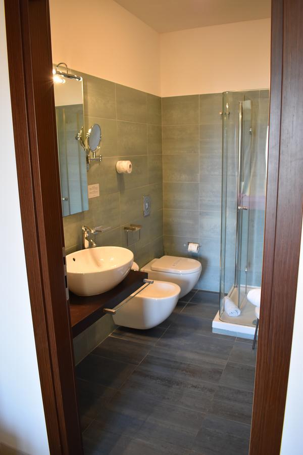 Hotel Il Portico Фавиняна Екстериор снимка