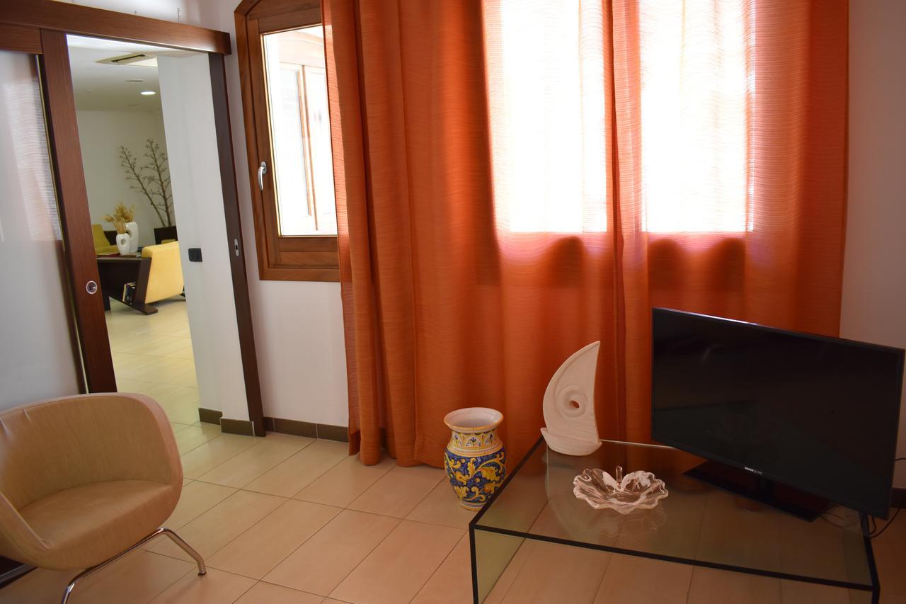 Hotel Il Portico Фавиняна Екстериор снимка