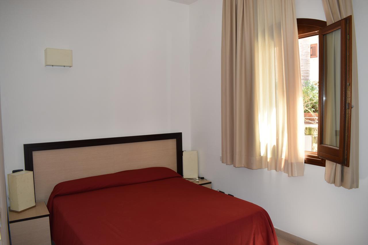 Hotel Il Portico Фавиняна Екстериор снимка