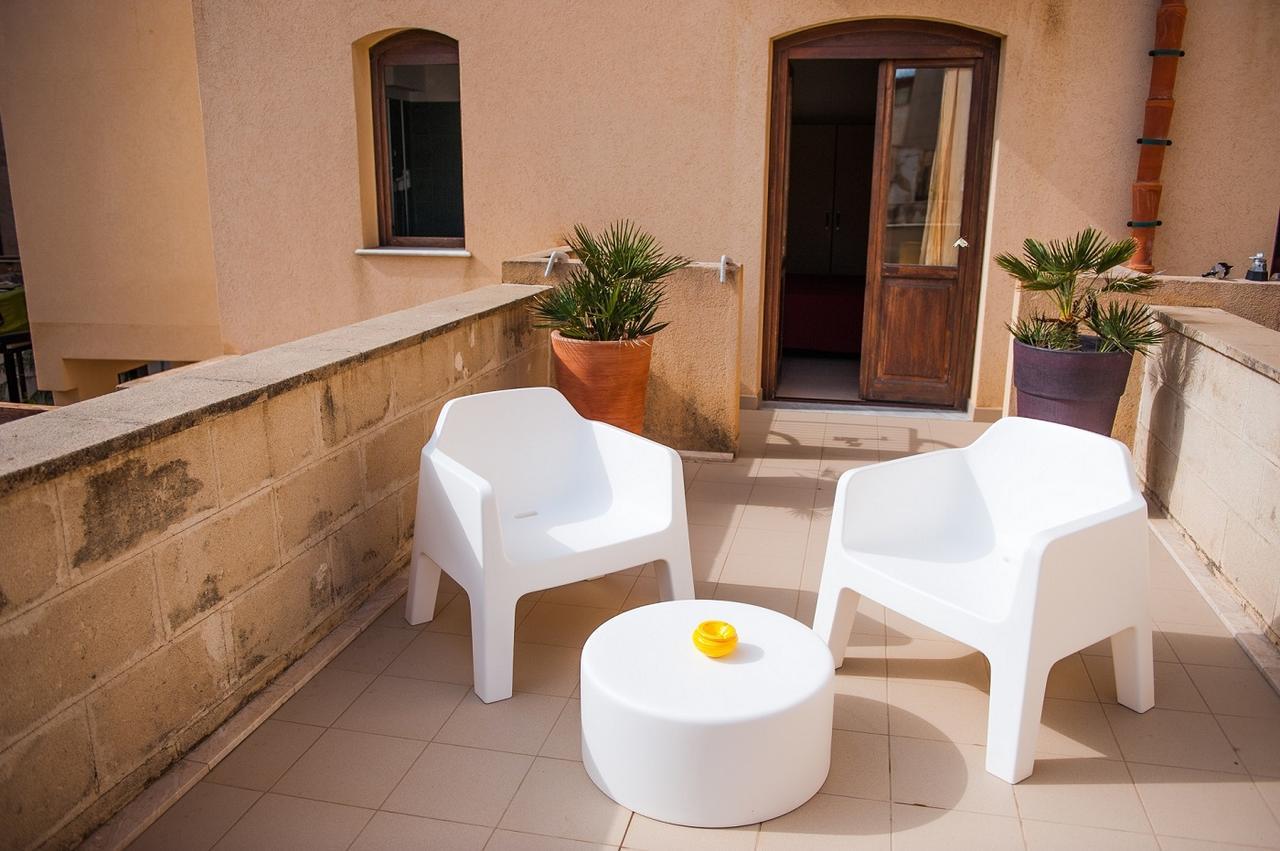 Hotel Il Portico Фавиняна Екстериор снимка