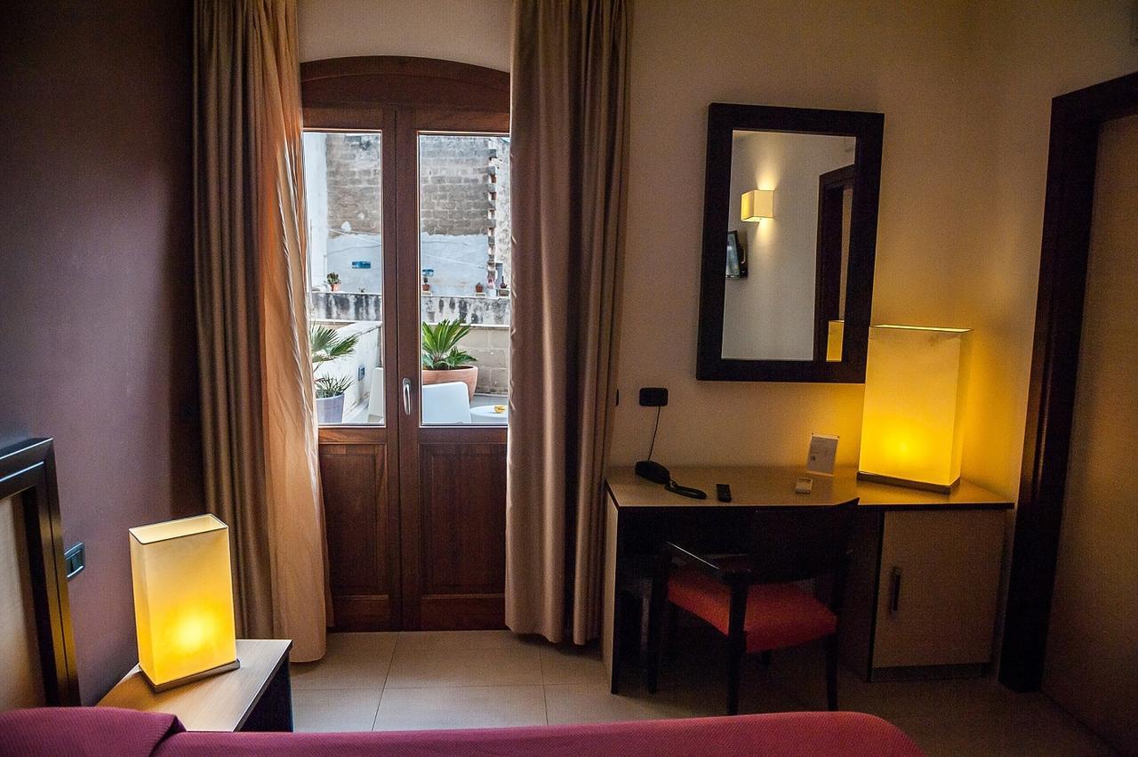 Hotel Il Portico Фавиняна Екстериор снимка