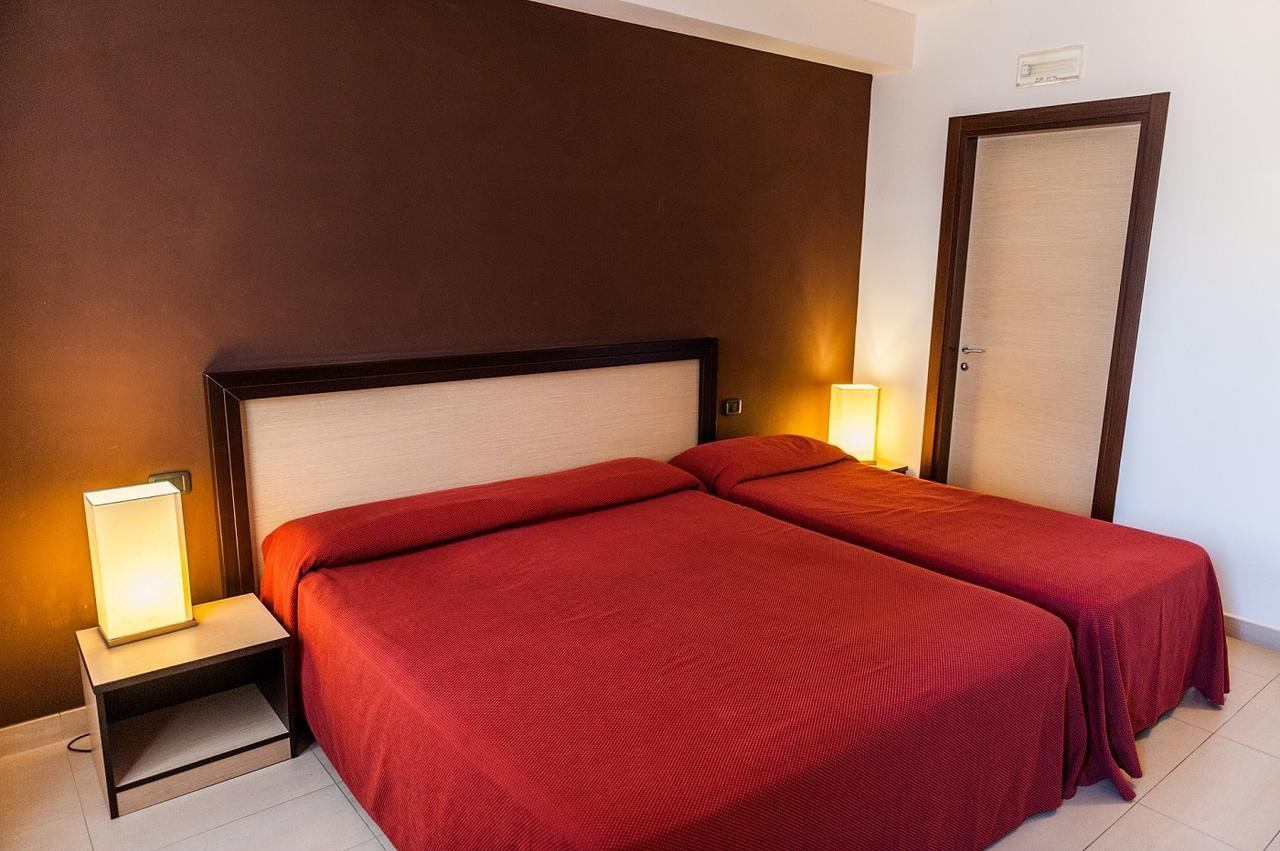 Hotel Il Portico Фавиняна Екстериор снимка