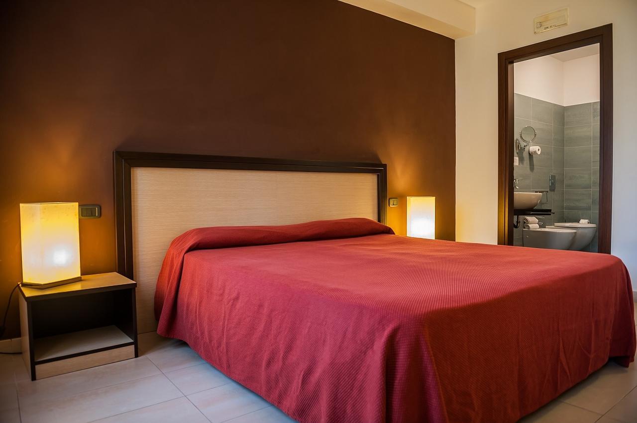 Hotel Il Portico Фавиняна Екстериор снимка