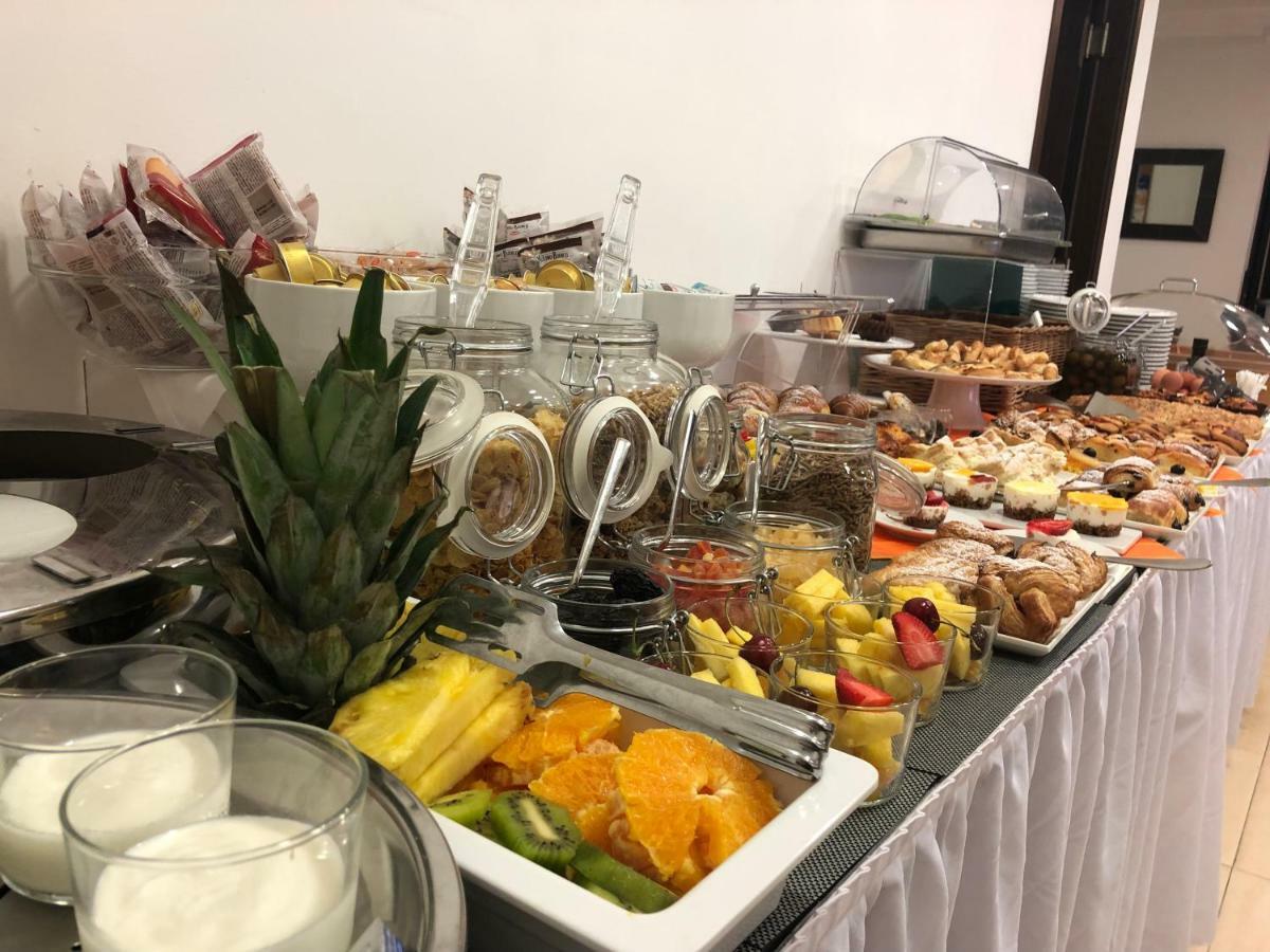 Hotel Il Portico Фавиняна Екстериор снимка